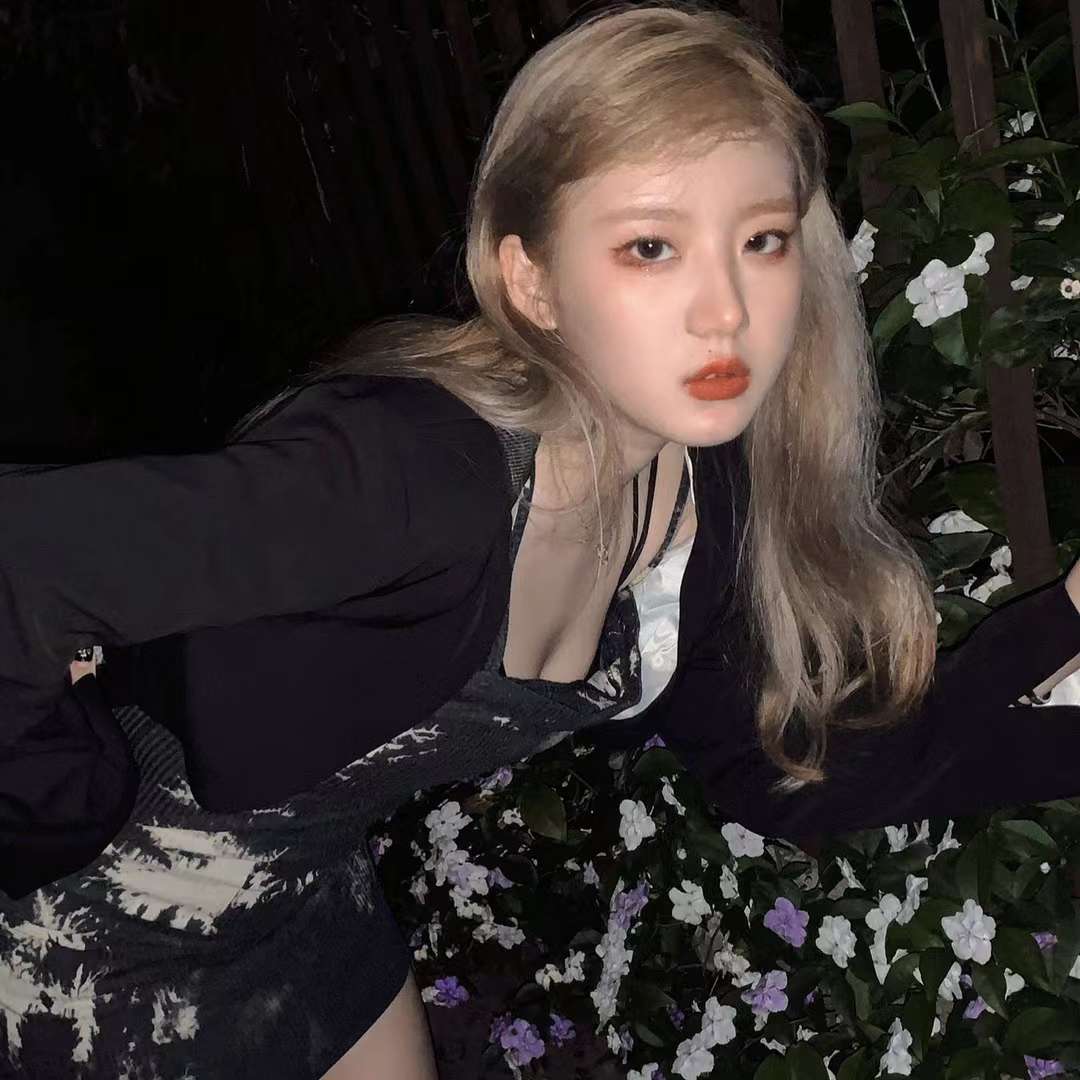 长发伤感女生真人头像图片