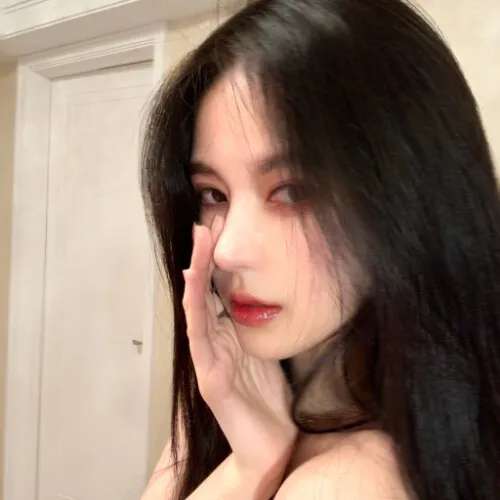 尤眠/散装女头皆美丽/拿头给个心叭头像图片