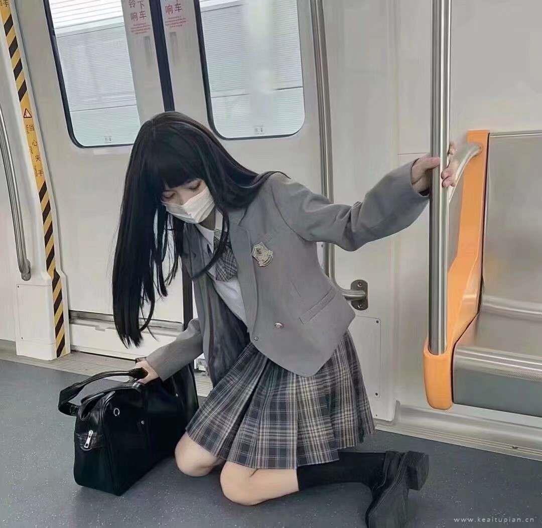 朋友圈仅三天可见 因为不能保证每张自拍都P得一样头像图片