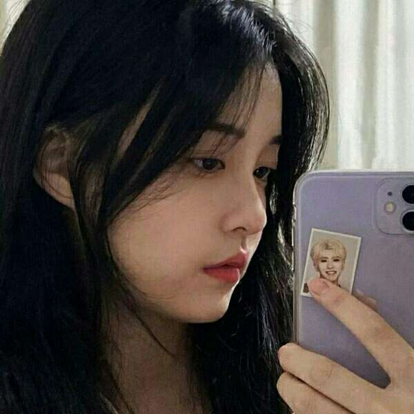 好看的小众女头_有个性的美女头像图片