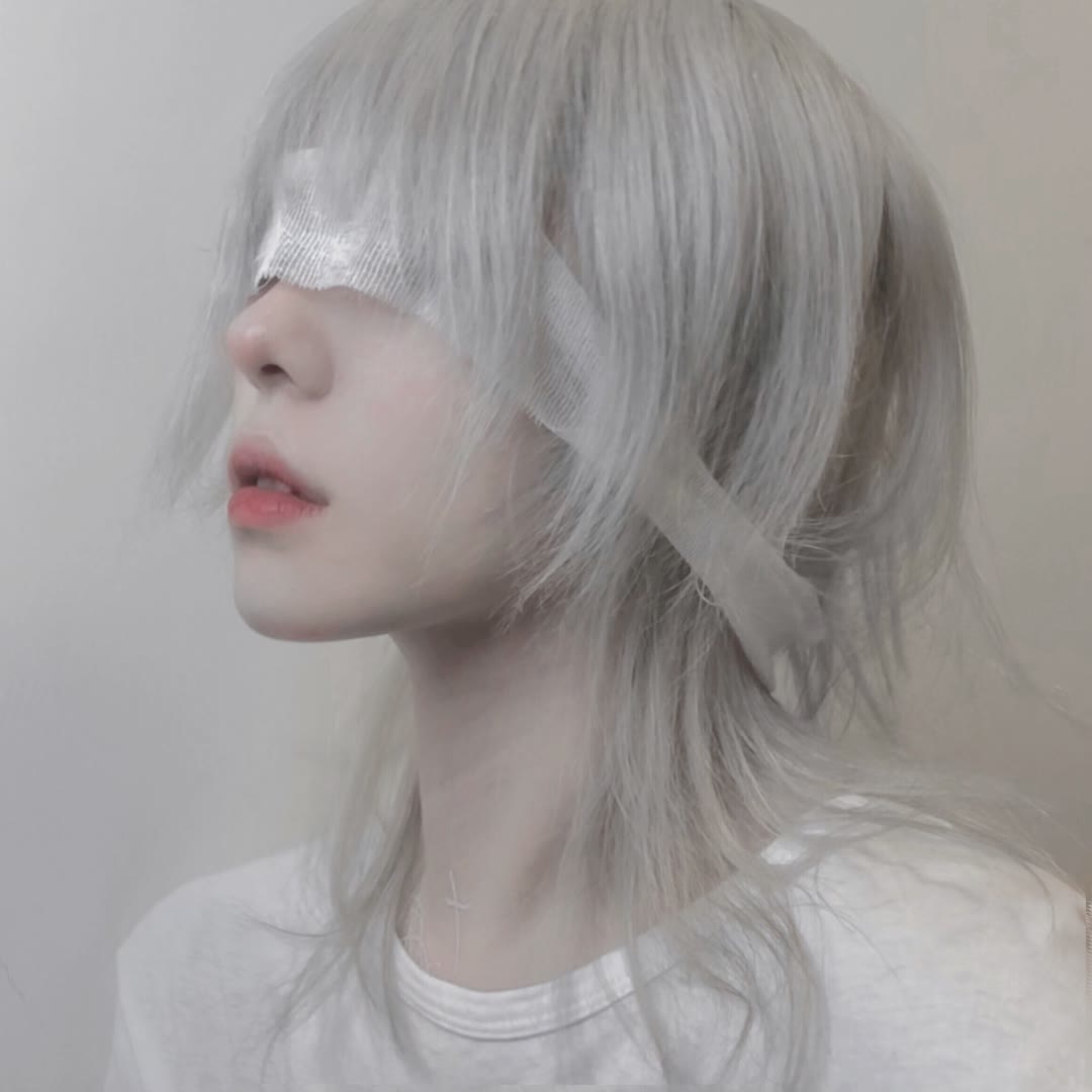 ins风格时尚伤感女头/各有渡口 各有归舟/韩柒头像图片