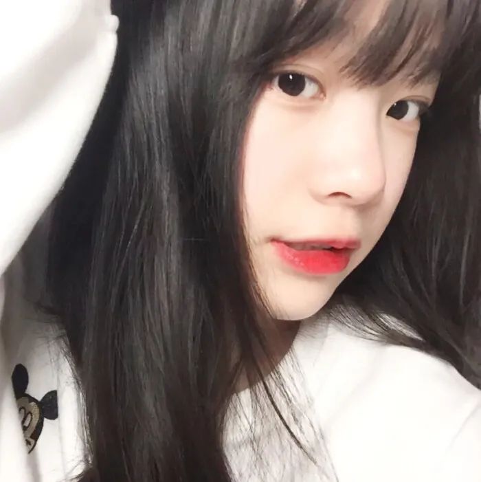 心动距离自拍的美女微信优质头像图片