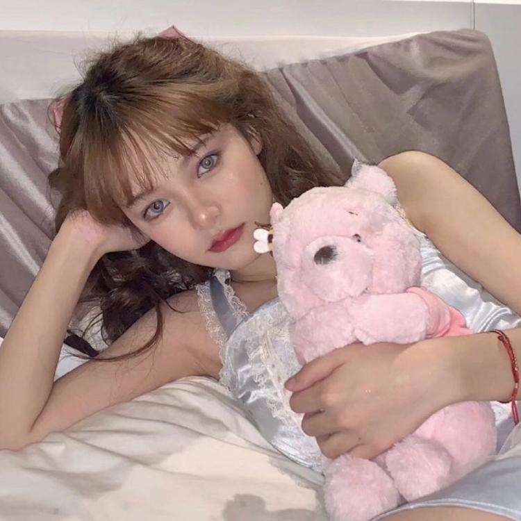 不看后悔的真人美女系列头像图片