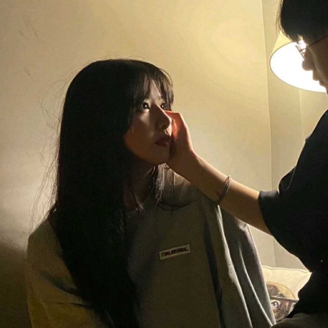 眼里心里都是你·真人情侣甜蜜对视头像图片