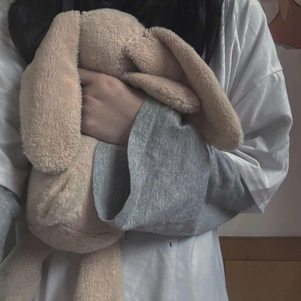 女生  你总说我懒，是啊，喜欢上你就懒得放弃你了呀。头像图片