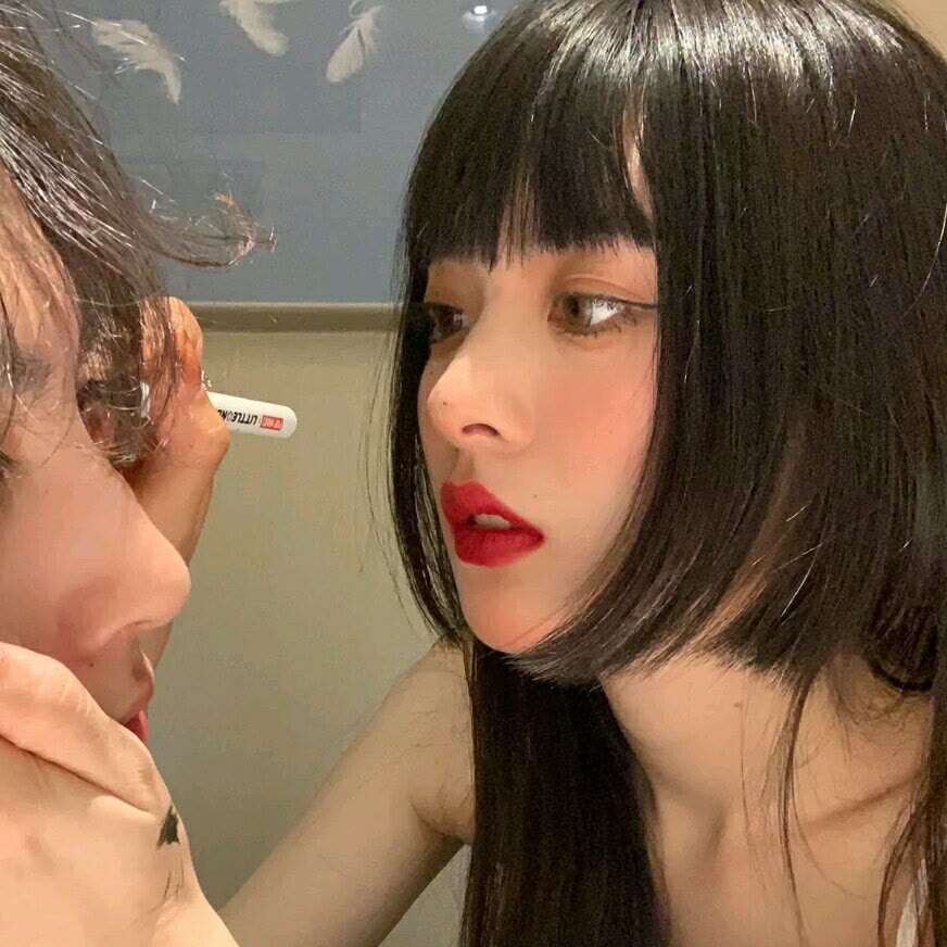 一对两张恩爱情头微博真人情侣头像图片