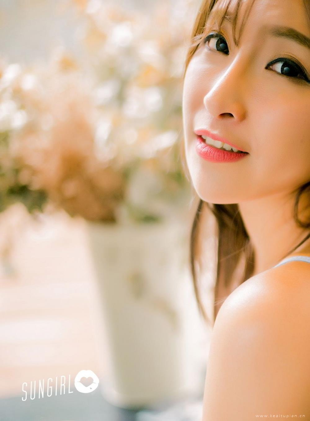 清纯性感迷人的美女好看高清写真图片