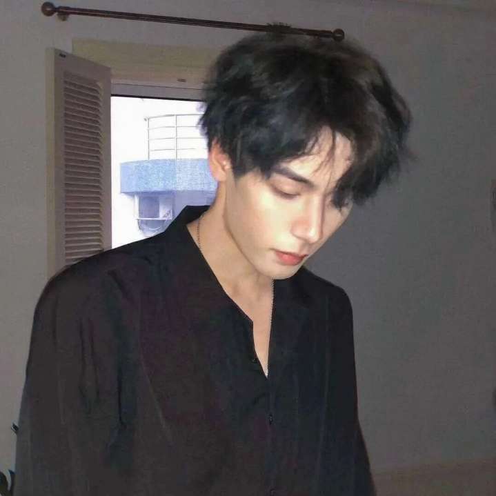 抖音最火情侣高冷优雅微信头像图片