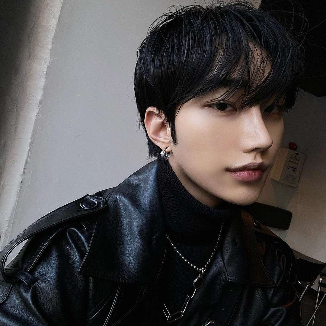 韩系帅哥个性高冷真人头像图片