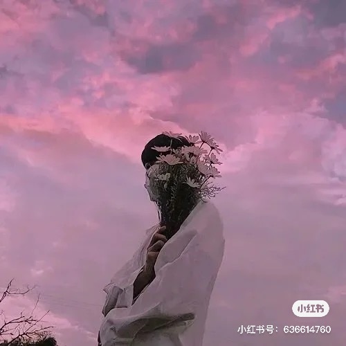 手捧花束等一个人的唯美文艺头像图片