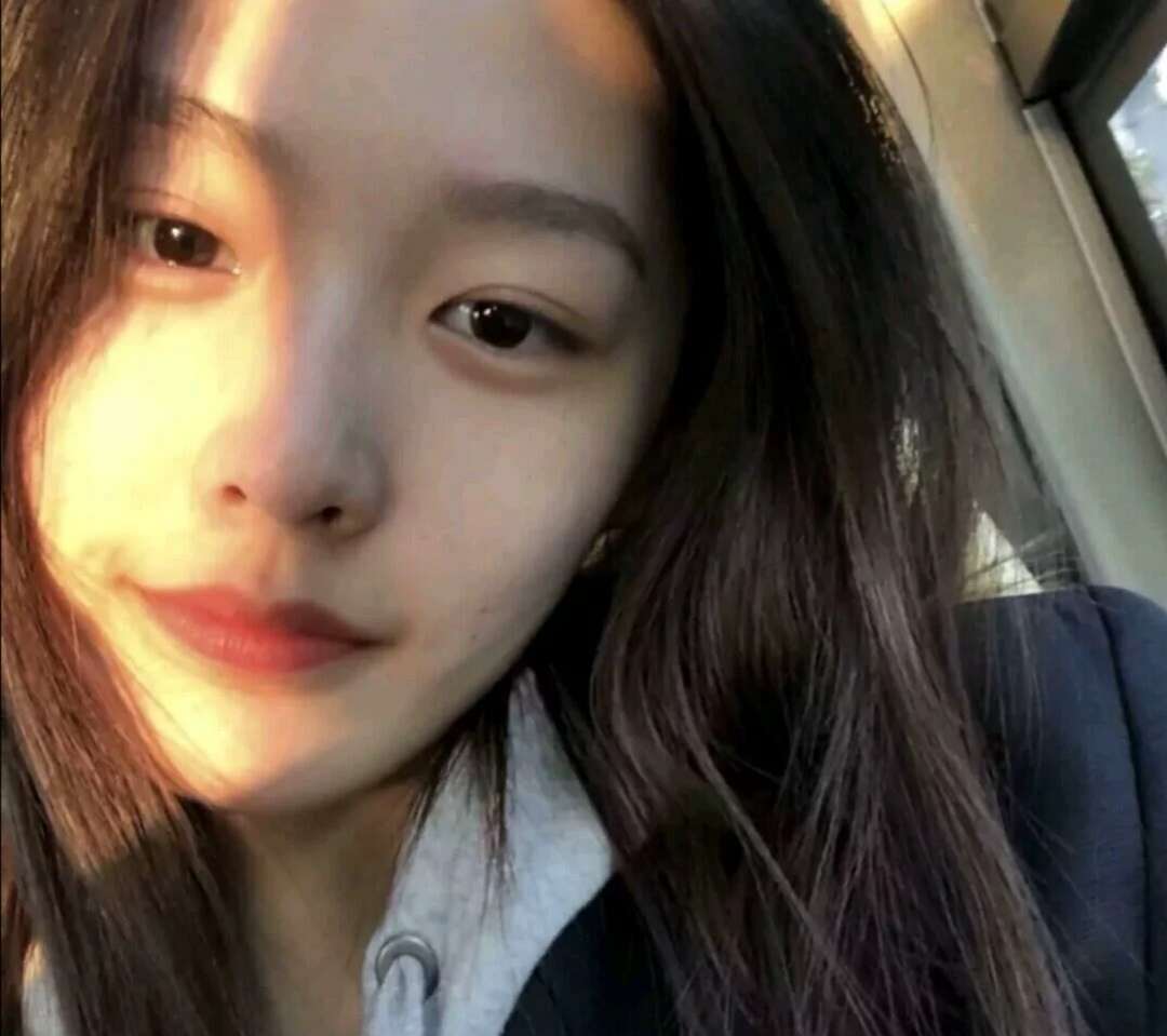 唯美日出暖色系的女生微信头像图片