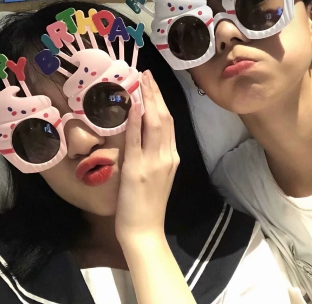 宋知意   ins小众风格恩爱真人情头一对两张头像图片