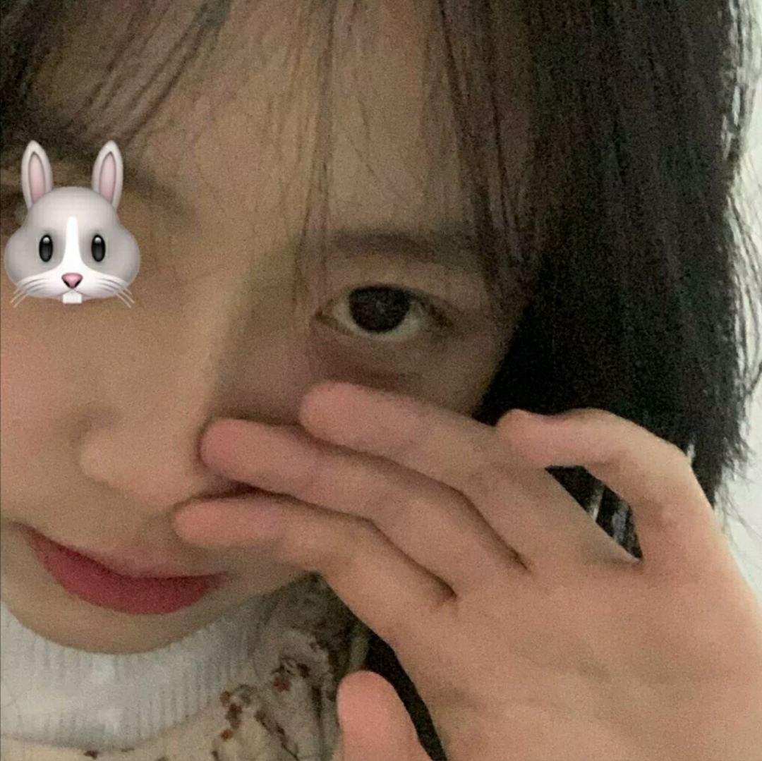 女生头像|美女都是自信的自拍头像图片