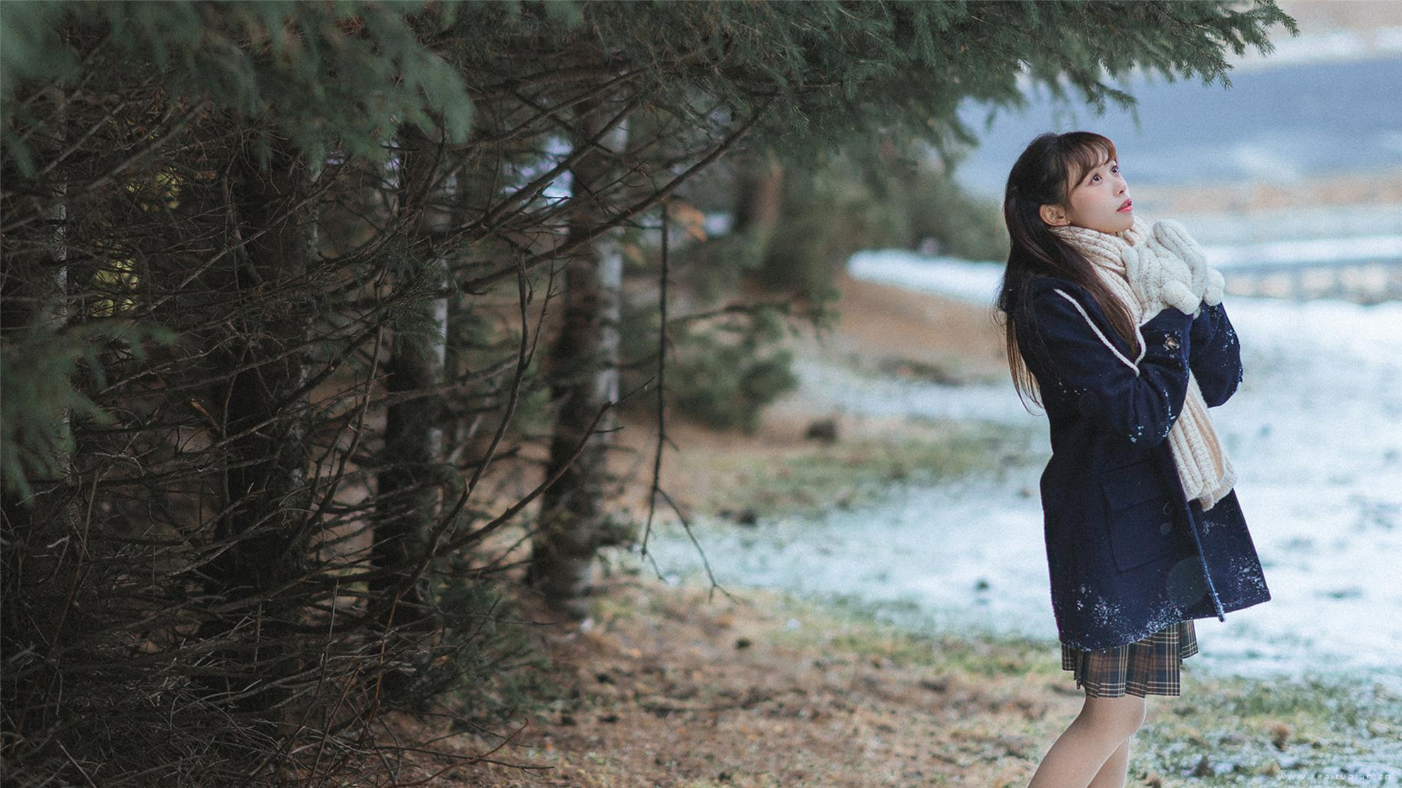 日系清纯美女甜美雪景写真图片大全