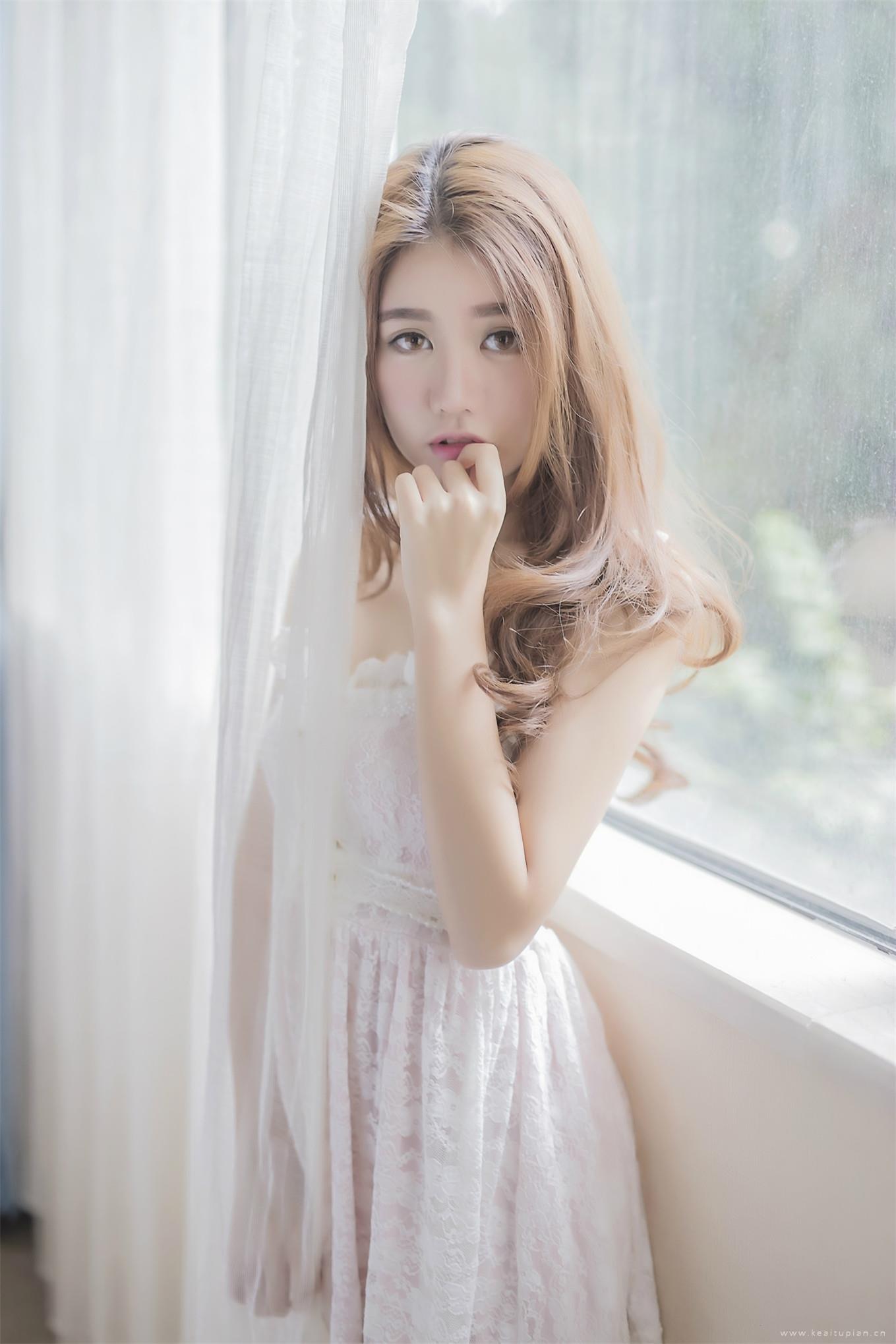 性感白色蕾丝裙美女诱人私房唯美写真