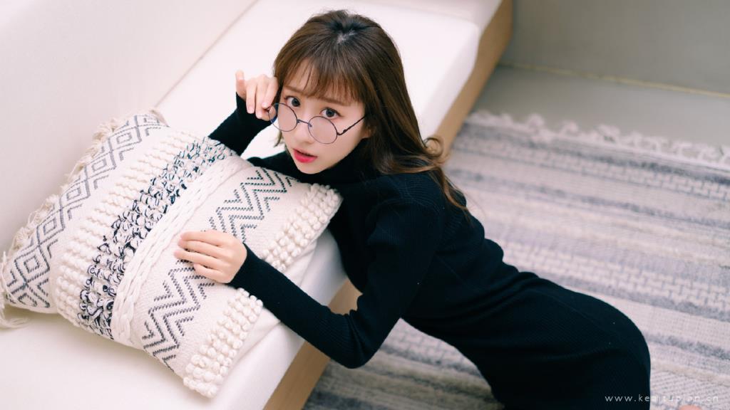 性感美女温柔黑色毛衣紧身魅惑写真图片大全