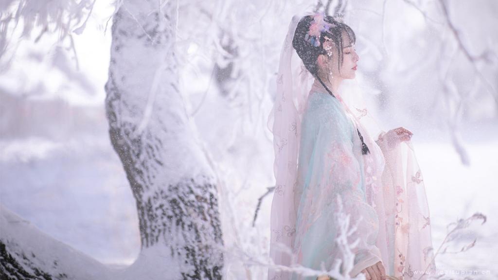 古风汉服清秀风韵唯美雪中写真图片桌面壁纸