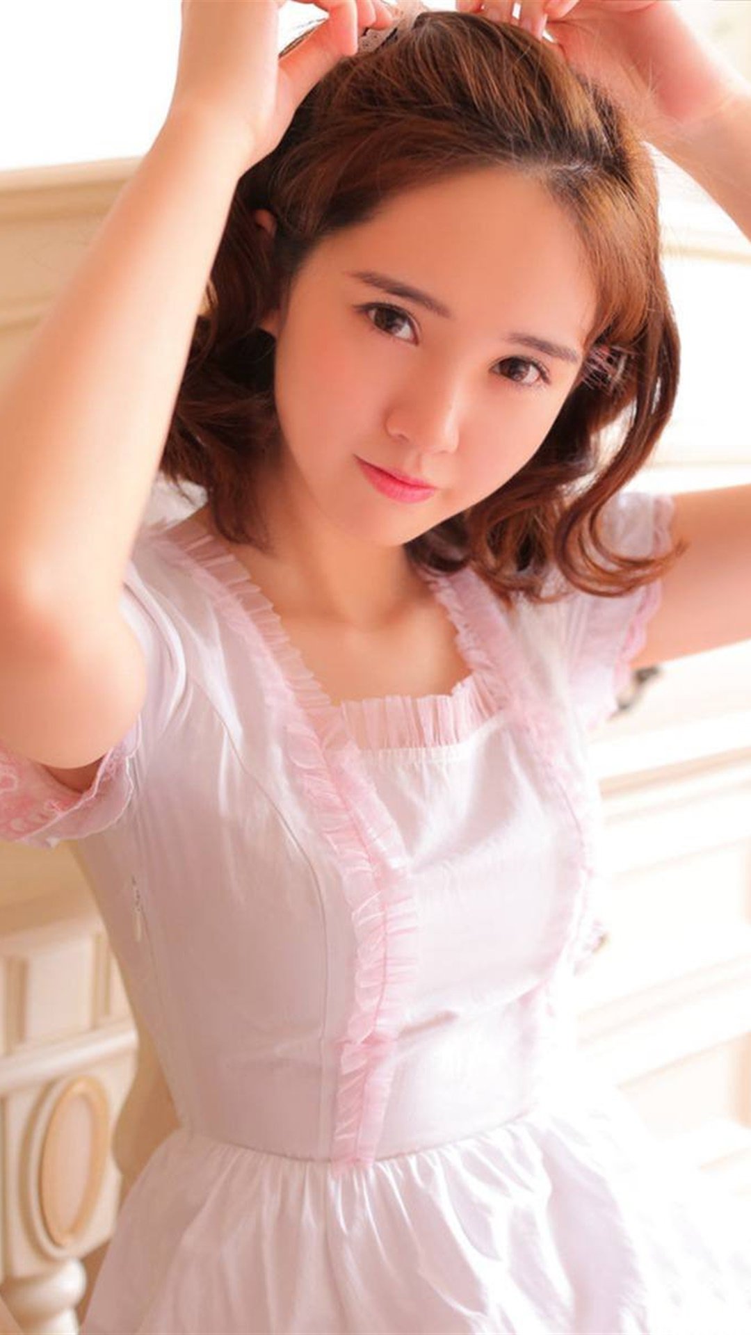 甜美粉色清纯短发女孩高清图片大全