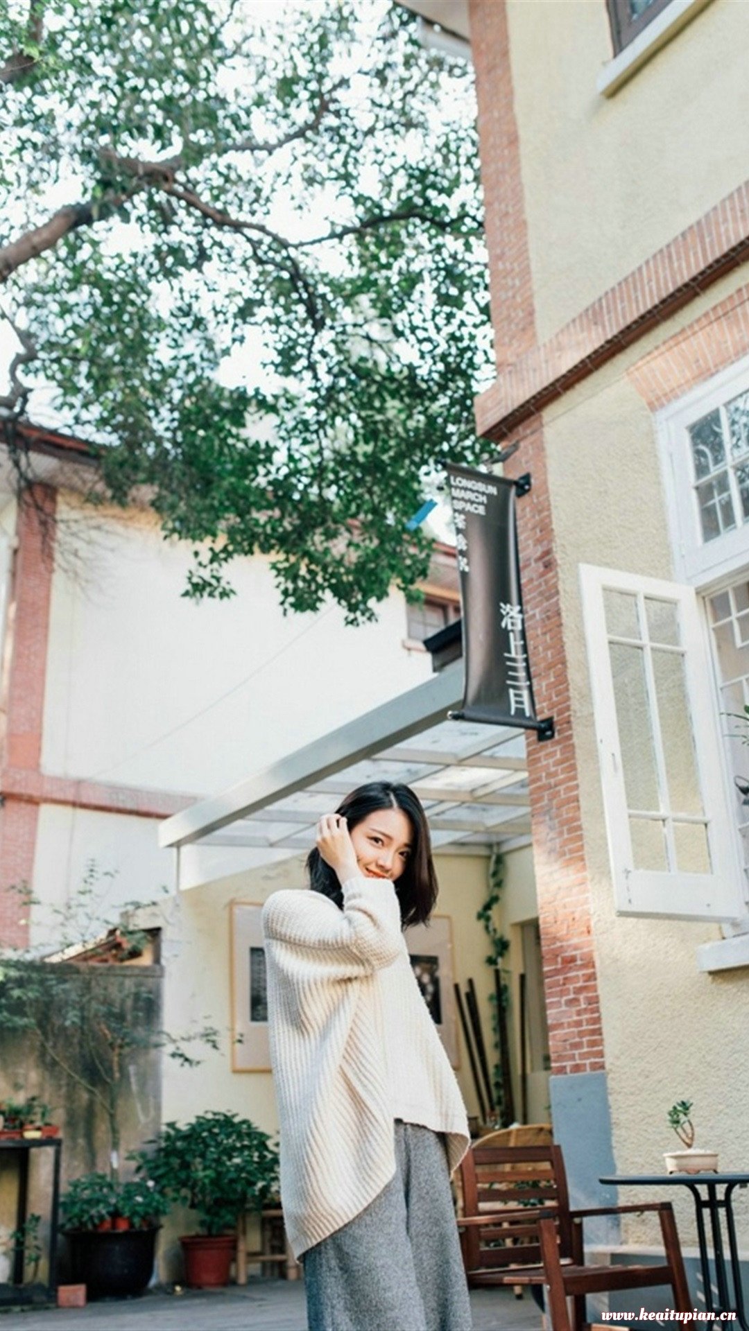 气质小姐姐午后街道静谧唯美街拍写真图片