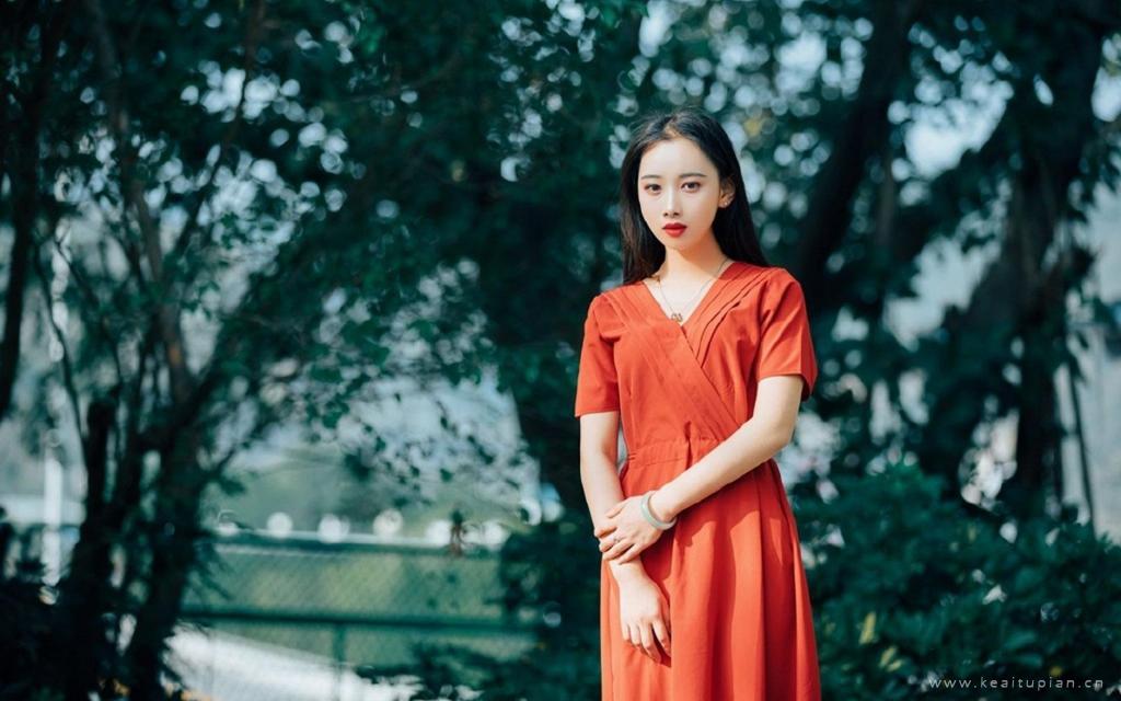 气质温柔红艳长裙写真图片桌面高清壁纸