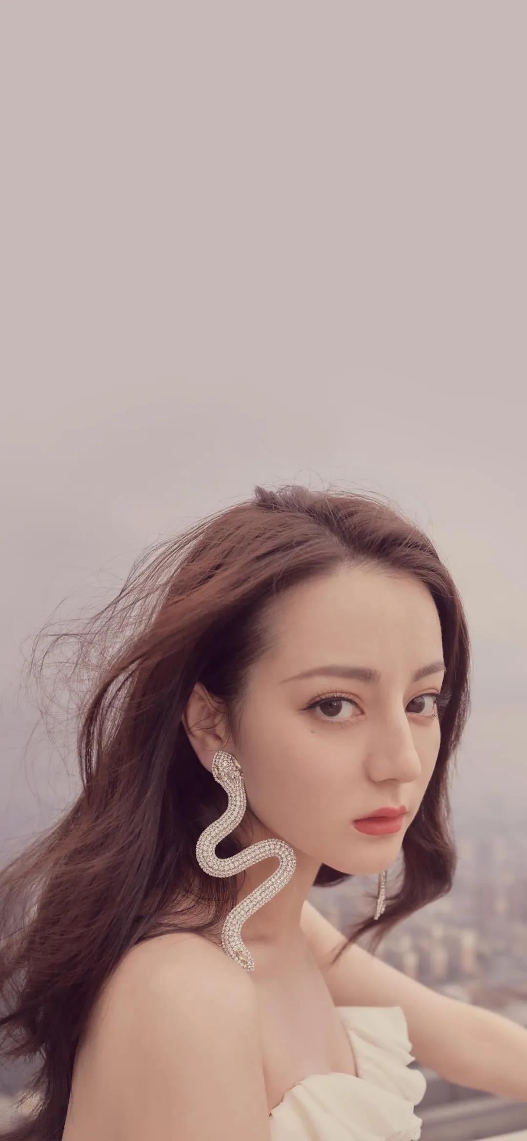迪丽热巴超惊艳蛇形耳环美丽霸气手机壁纸图片