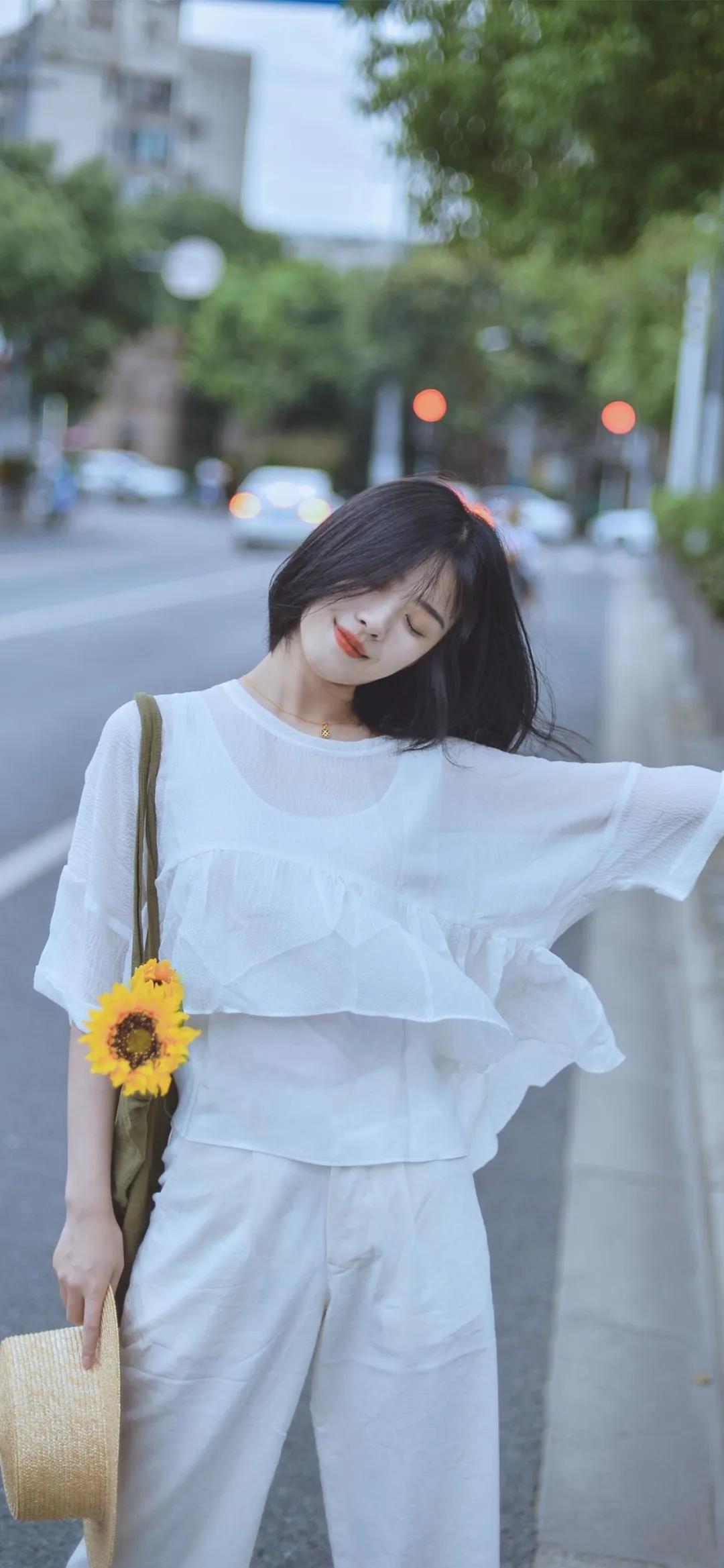 包里带着向日葵的小清新森系美女街头文艺写真图片