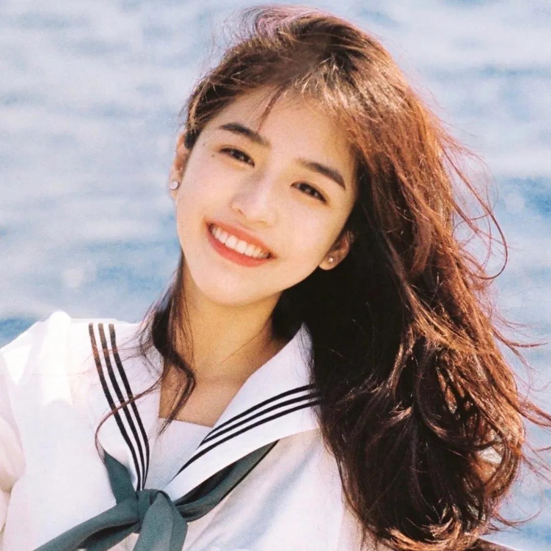 灿烂甜美的笑容真人女生头像图片