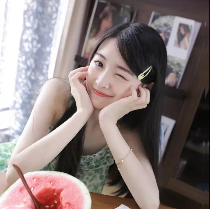 积极生活的元气美女头像图片：该吃吃该喝喝，有事不往心里搁