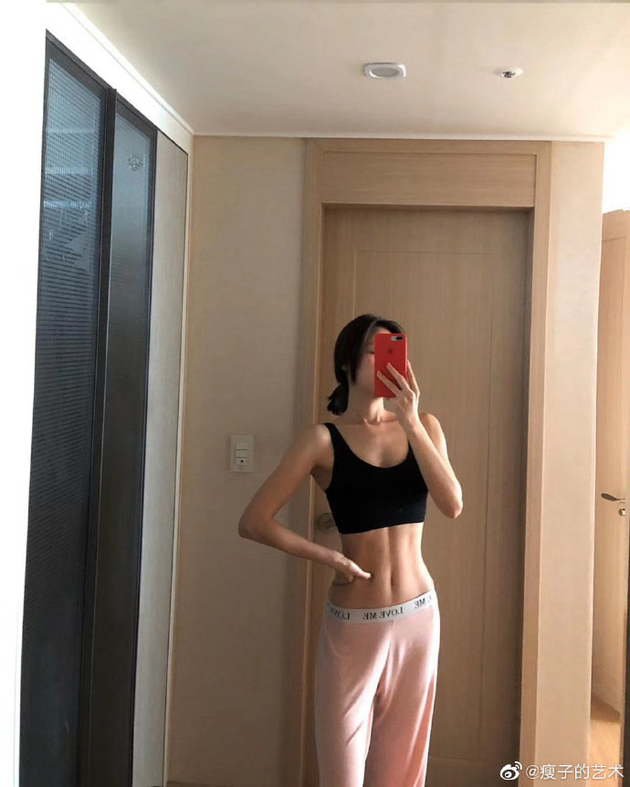 女生超好身材马甲线图片