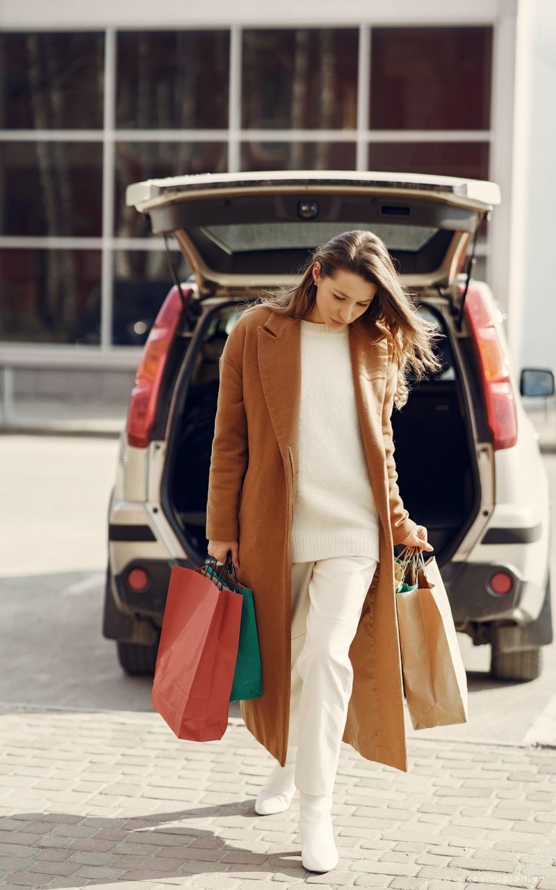 气质美女购物街拍图片手机壁纸