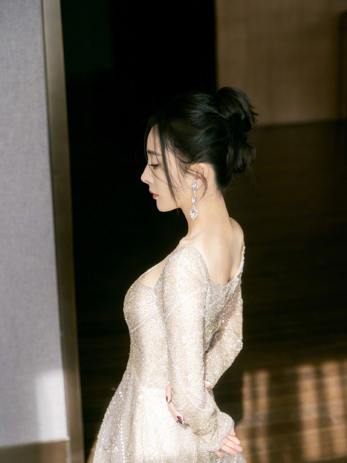 杨幂心动细闪仙女裙造型图片