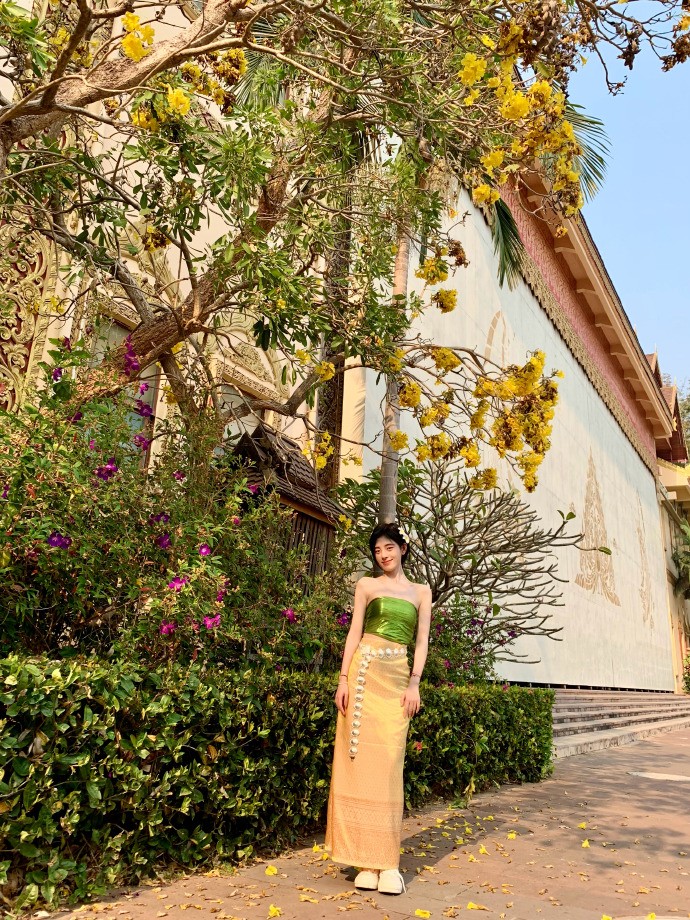 鞠婧祎清凉傣族装扮造型高清写真图片