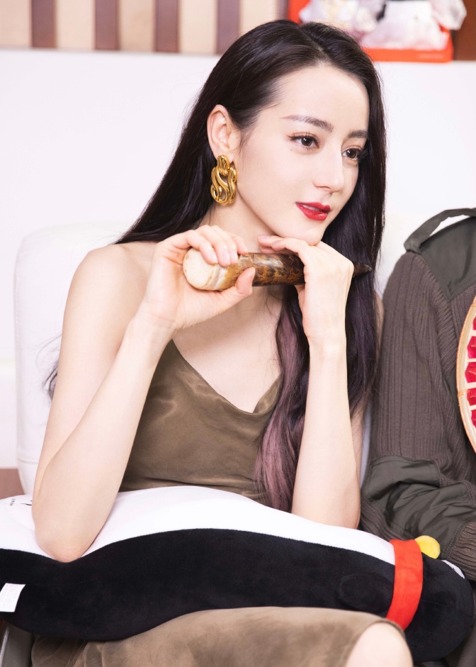 迪丽热巴节目现场活动照图片