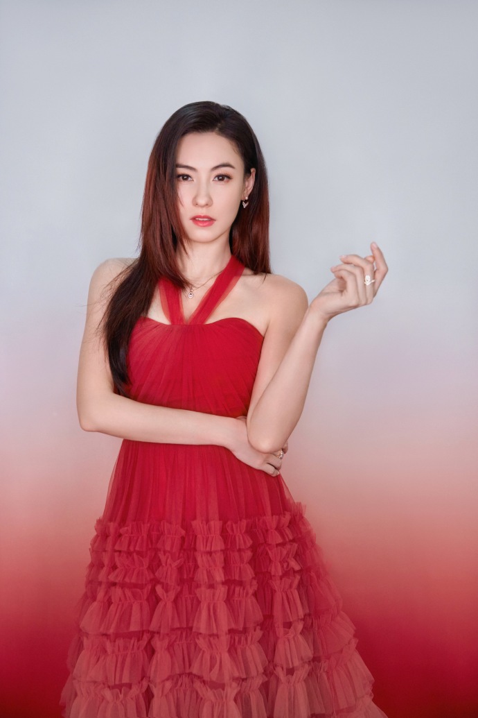 张柏芝红裙造型明艳动人写真图片