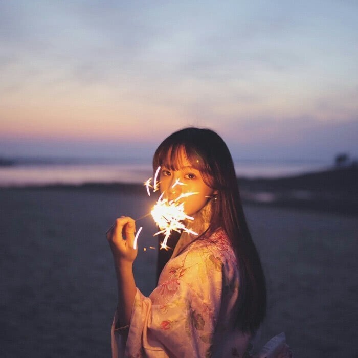 好看不易撞的独特唯美意境美女头像图片背景