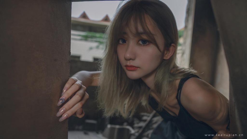 性感诱惑美女黑色蕾丝裙妖娆身材户外写真图片