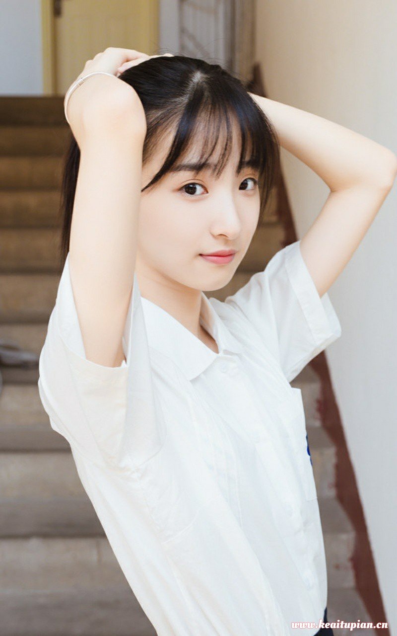 文艺校花美女性感写真图片