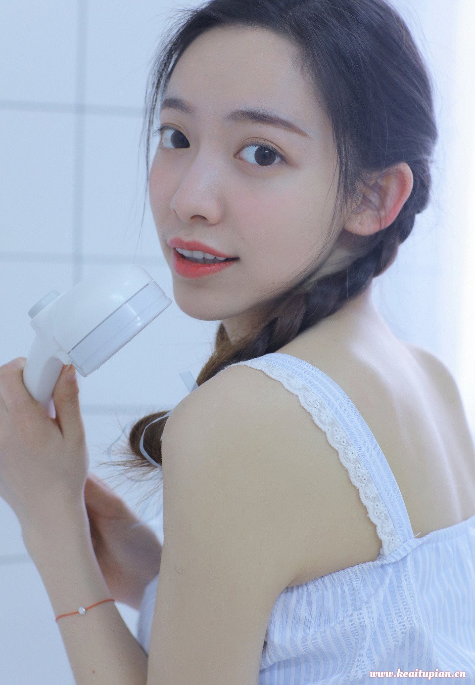 漂亮白嫩美女模特风情性感私房写真图片大全