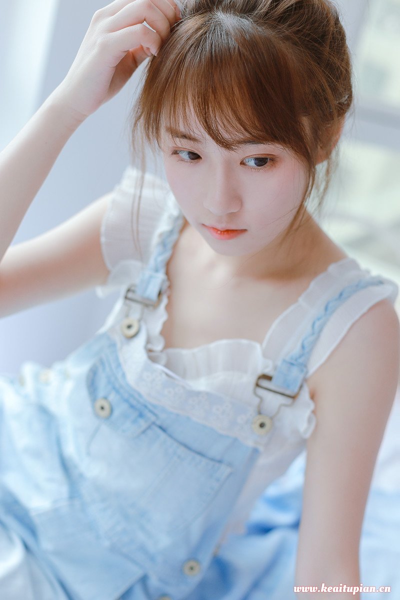 肤白俏皮美女性感私房写真图片