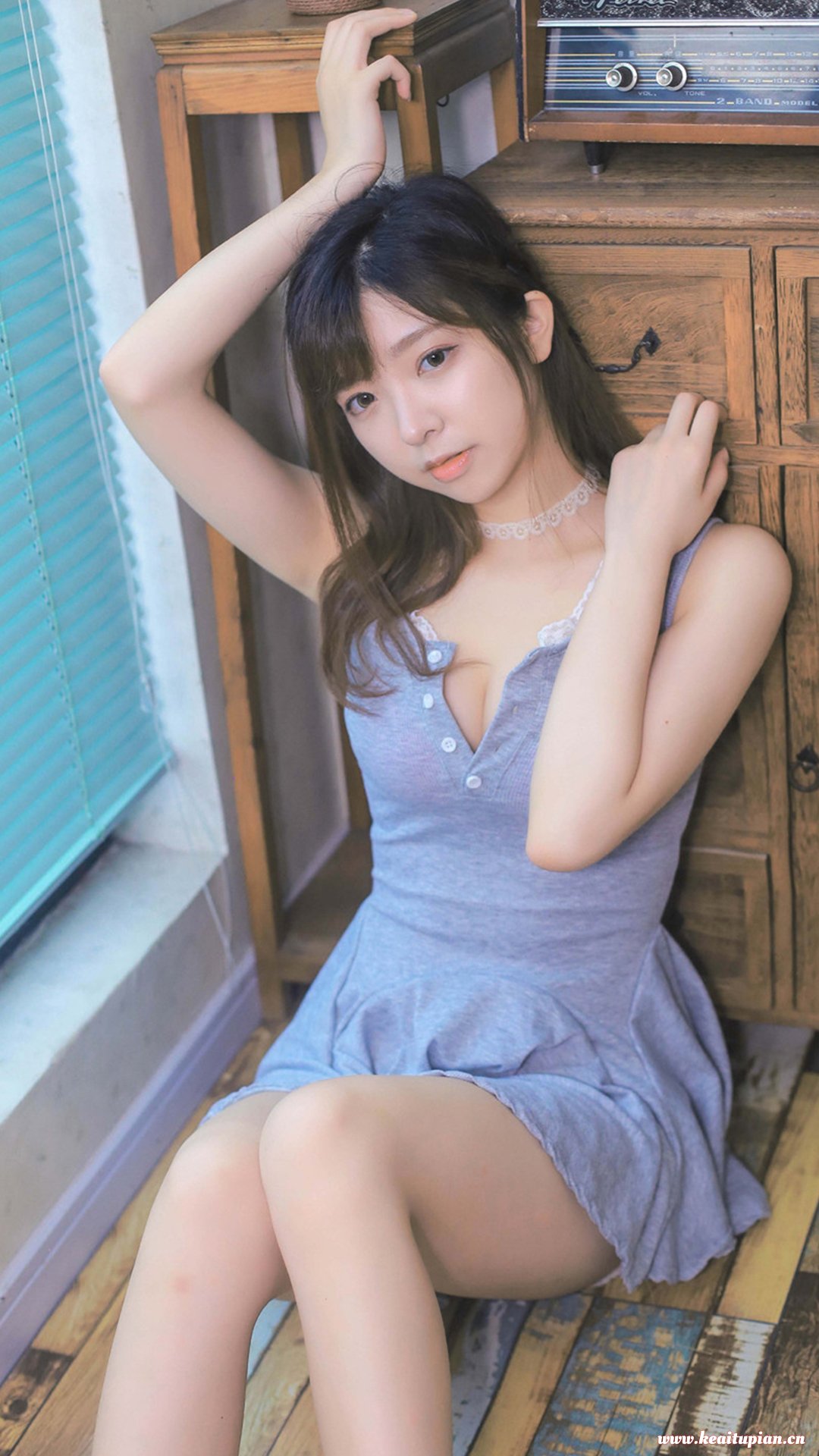 邻家大胸美女翘臀性感写真图片