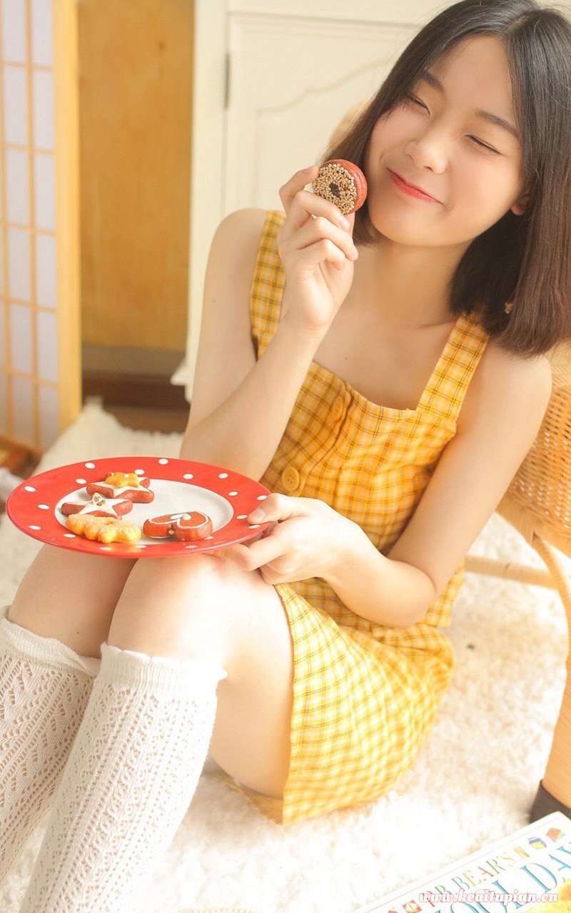 可爱淘气美女白丝长腿唯美写真图片