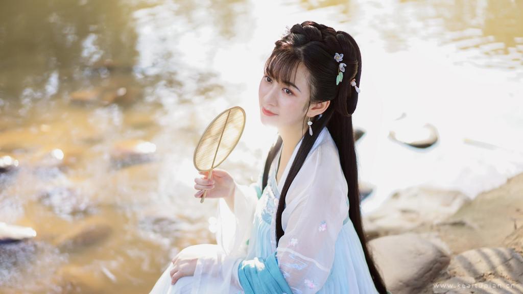 温婉优雅的汉服美女户外古风小清新写真图片