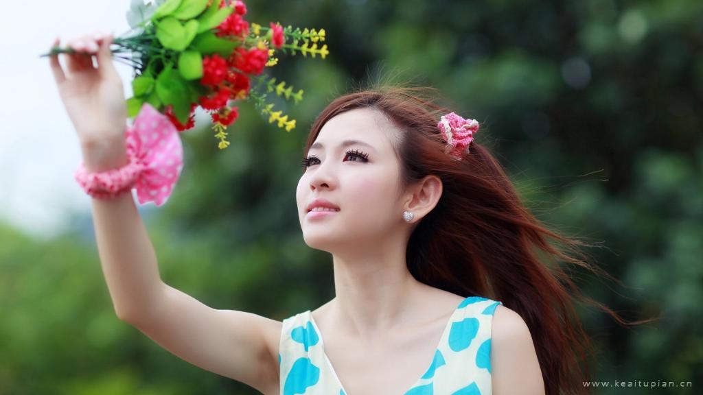 站在时光深处的文艺温柔气质美女高清桌面壁纸图片