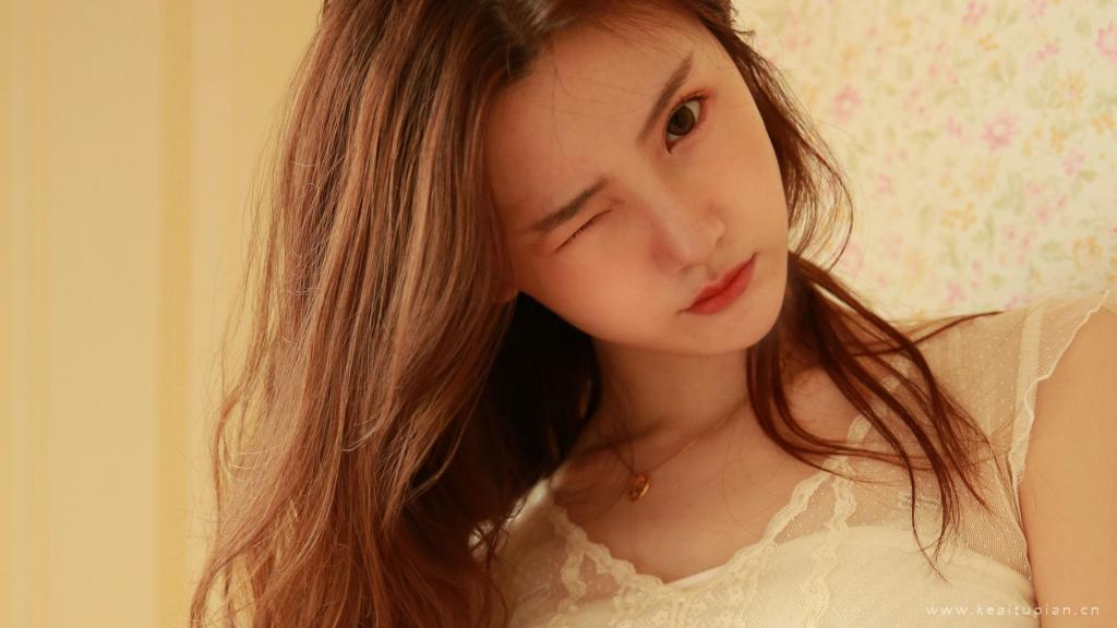 大眼美女风情万种私房诱人写真图片