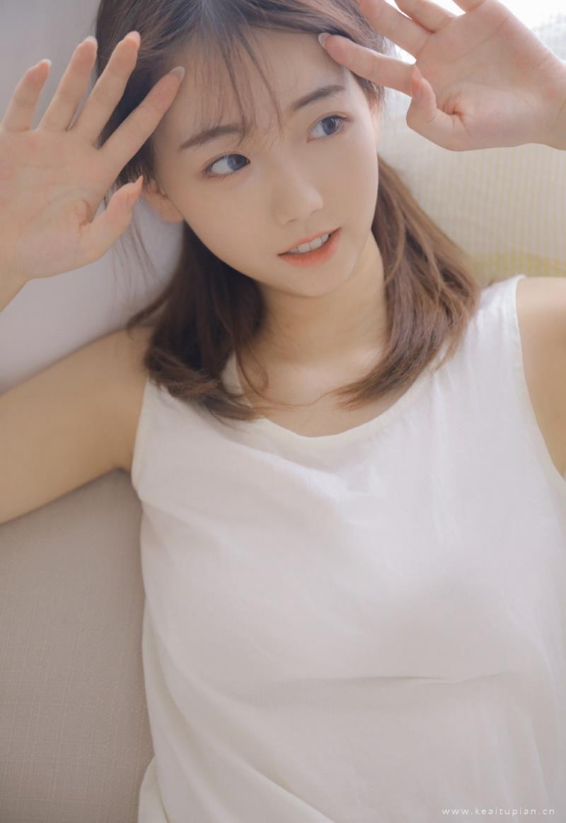 精选妙龄美女杏眼红唇明媚动人写真图片