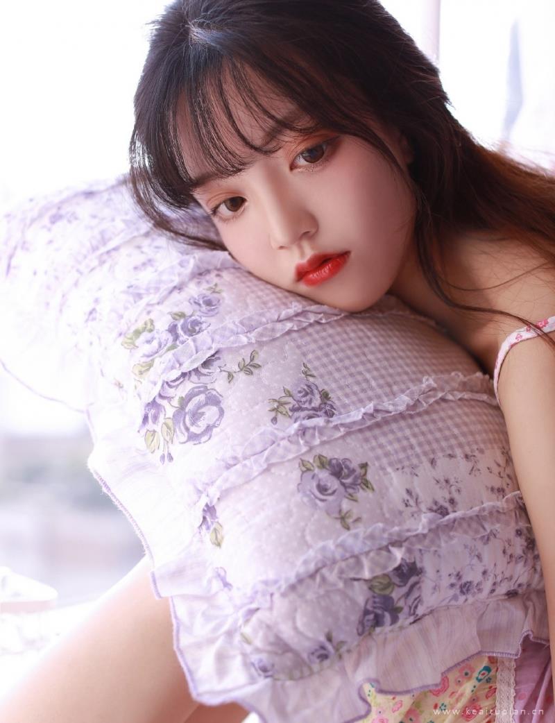 漂亮大眼美女眼神干净澄澈撩人艺术写真图片