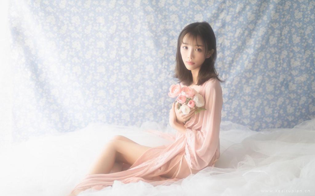 性感妩媚娇柔少女唯美滤镜床上诱人写真图片