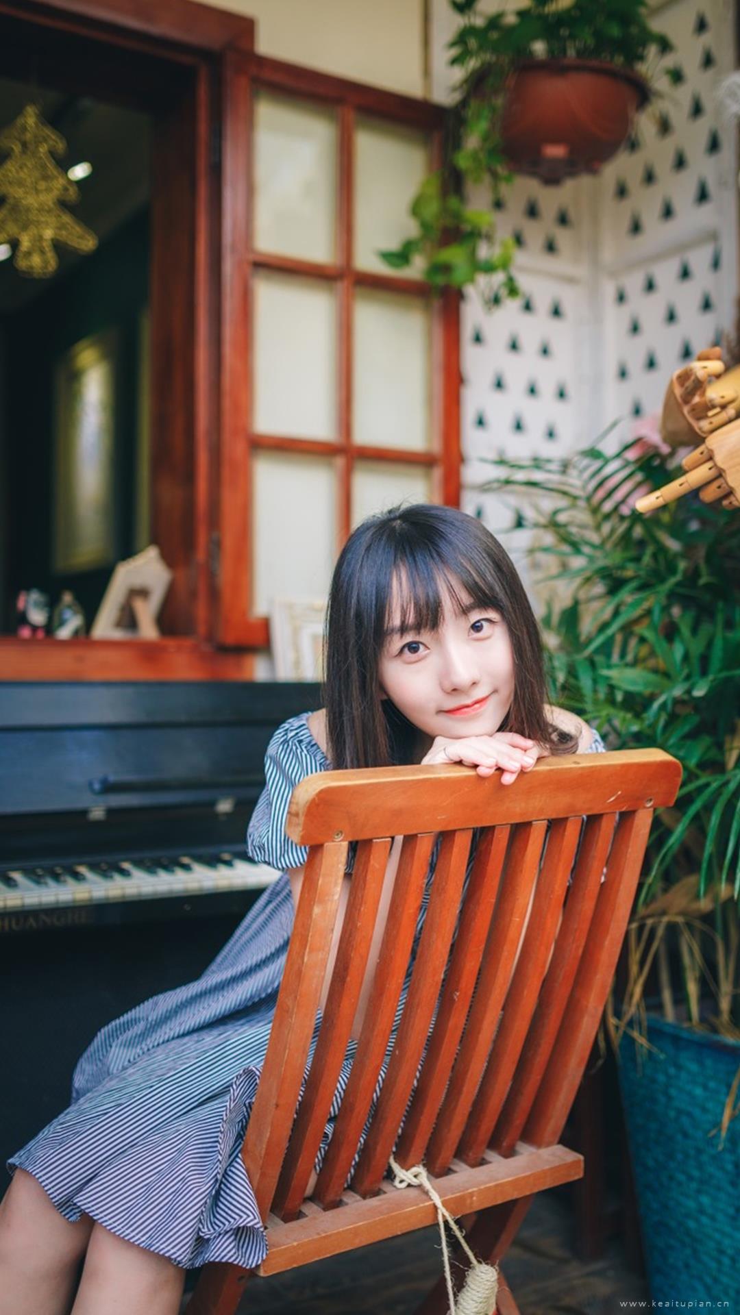 小清新元气美女制服写真图片