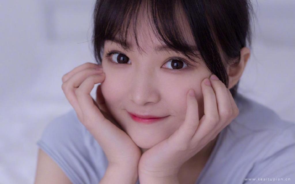 温馨居家白嫩精致少女唯美私房写真图片桌面壁纸