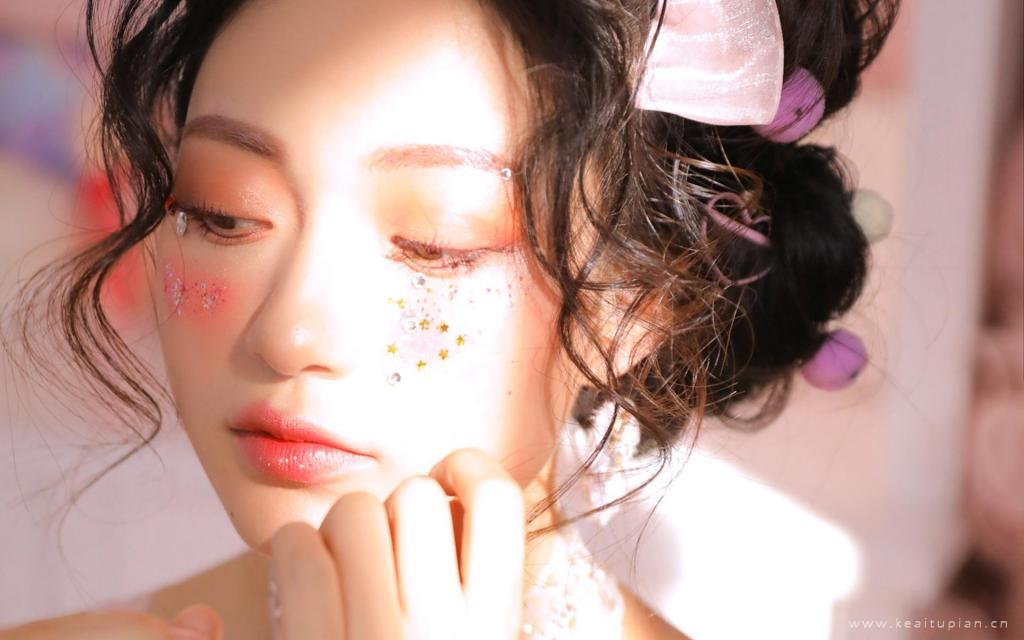 少女粉色系妆容纯情私房照写真高清电脑壁纸图